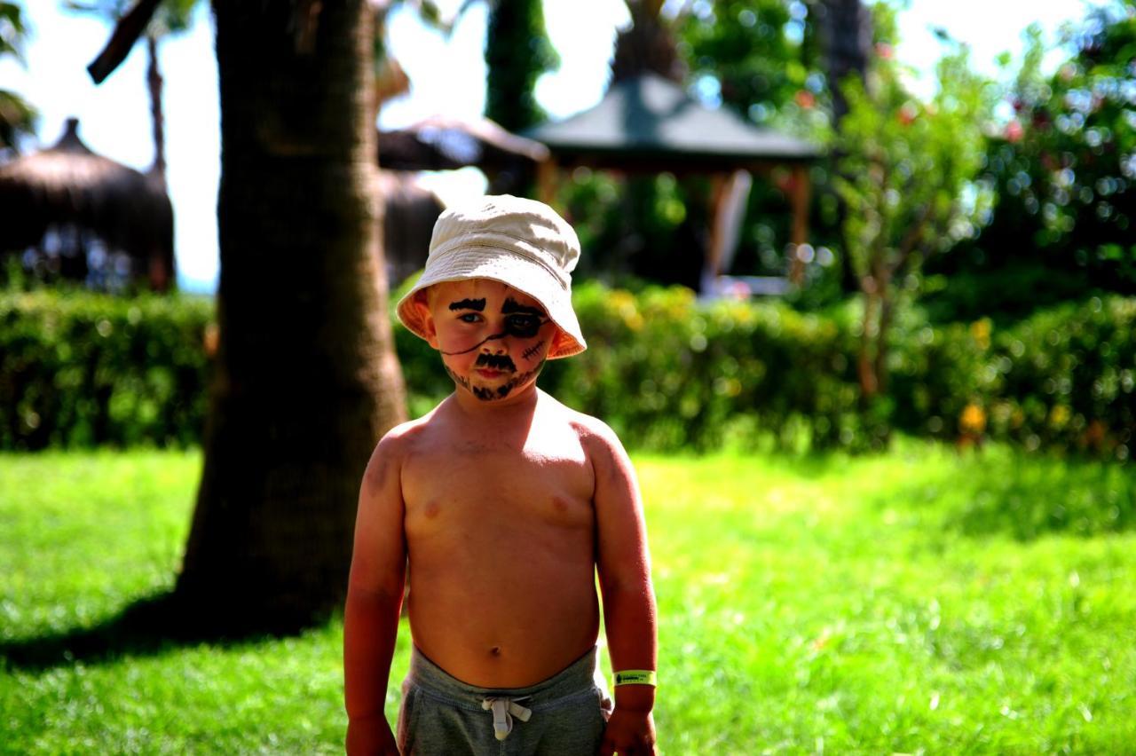 Holiday Garden Resort โอคูร์จาลาร์ ภายนอก รูปภาพ